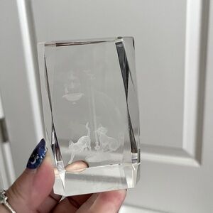 Crystal glass with cats